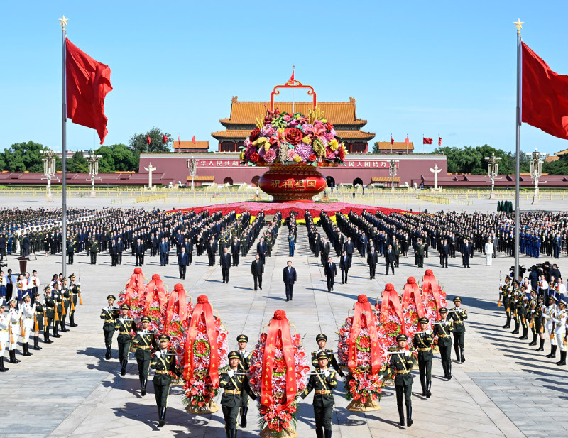 烈士U念日向人民英雄敬献q仪式在京隆重举行 习近q等党和国家领导人出? border=